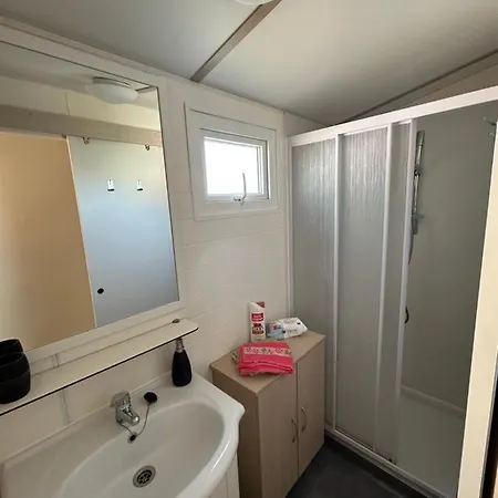 Les Mobil Homes De Naka, 6 Places, Tv, Clim, Entrée Offerte Pour Un Adulte Pour La Réserve Africaine De Sigean Camping