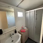 Les Mobil Homes De Naka, 6 Places, Tv, Clim (adults Only) Camping