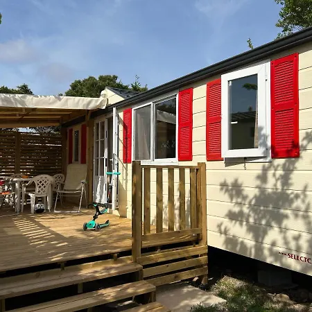 Camping Les Mobil Homes De Naka, 6 Places, Tv, Clim, Place De Parking Privative (Adults Only) *