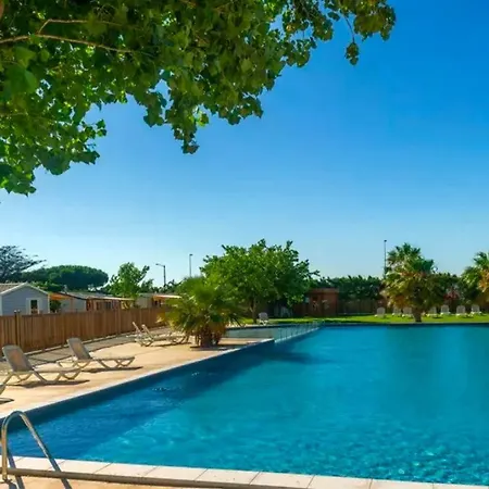 Camping Les Mobil Homes De Naka, 6 Places, Tv, Clim, Place De Parking Privative (Adults Only) *