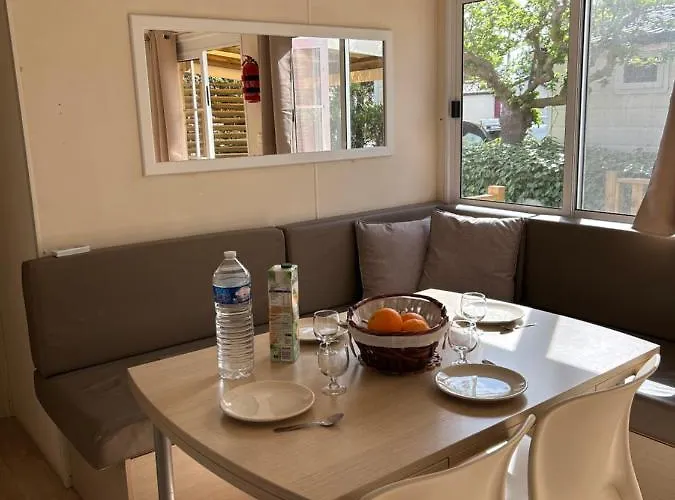 Les Mobil Homes De Naka, 6 Places, Tv, Clim (adults Only)