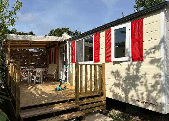 مكان تخييم Les Mobil Homes De Naka, 6 Places, Tv, Clim (adults Only) *