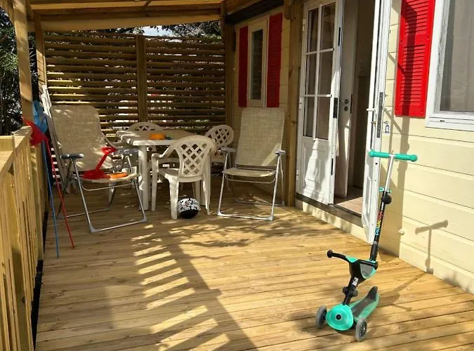 Les Mobil Homes De Naka, 6 Places, Tv, Clim (adults Only)