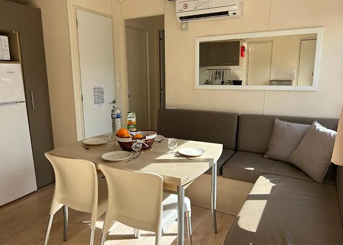 مكان تخييم Les Mobil Homes De Naka, 6 Places, Tv, Clim (adults Only) بورت-لا-نوفيل