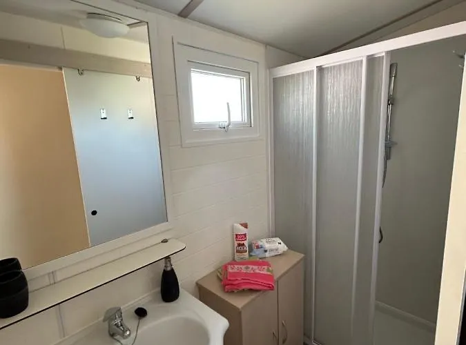 Les Mobil Homes De Naka, 6 Places, Tv, Clim (adults Only) مكان تخييم