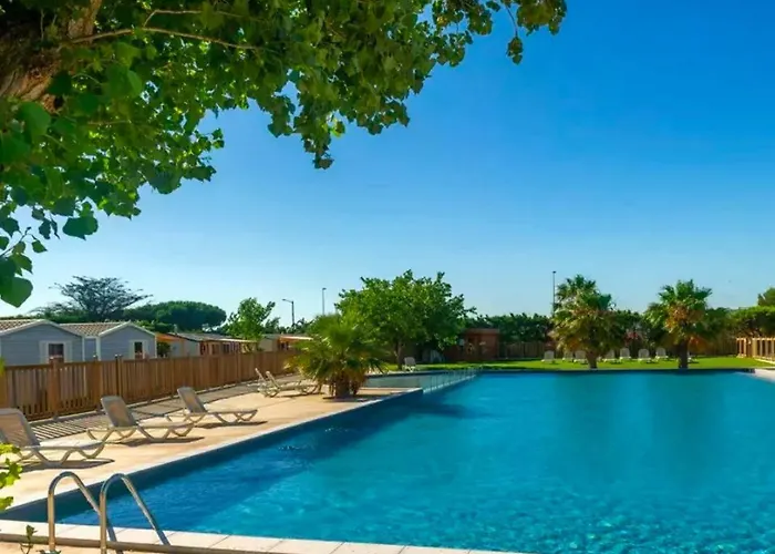 مكان تخييم Les Mobil Homes De Naka, 6 Places, Tv, Clim (adults Only) *