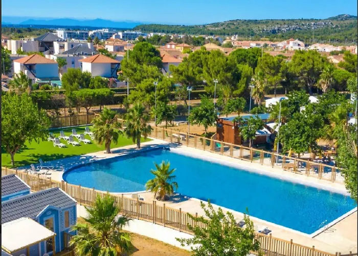 مكان تخييم Les Mobil Homes De Naka, 6 Places, Tv, Clim (adults Only)